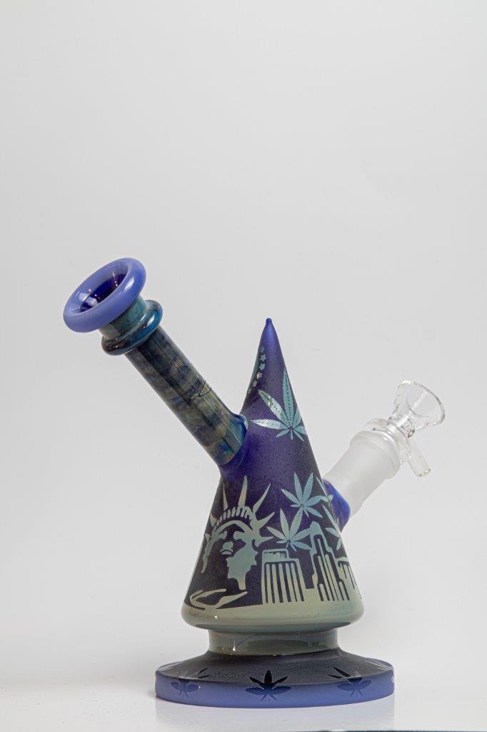 Etched New York Weed Water Bong – a 7.5-inch rig designed for weed and dabs. Available for sale, this exceptional piece showcases an Etched New York design, a 14MM male bowl for weed, and a straight-down stem