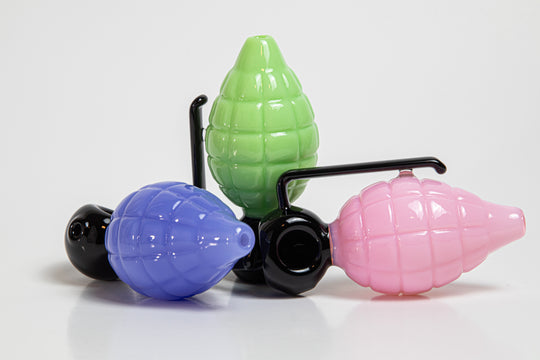 They come in green/pink/blue/yellow Grenade Shape Hand Pipe – the ultimate choice for dry herb/weed enthusiasts! This powerhouse is for sale now, offering unique portability and steamer. 