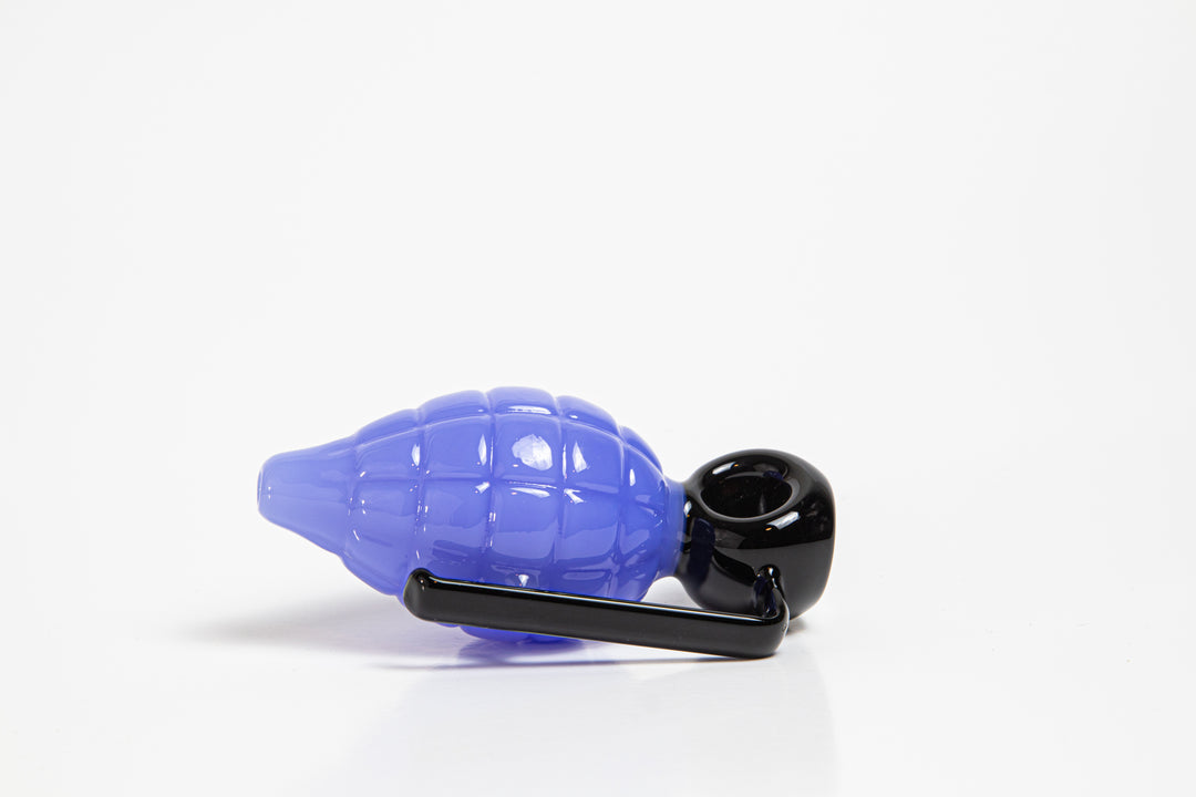 They come in green/pink/blue/yellow Grenade Shape Hand Pipe – the ultimate choice for dry herb/weed enthusiasts! This powerhouse is for sale now, offering unique portability and steamer.