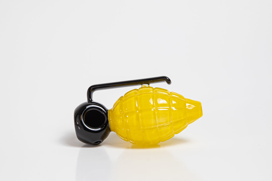 They come in green/pink/blue/yellow Grenade Shape Hand Pipe – the ultimate choice for dry herb/weed enthusiasts! This powerhouse is for sale now, offering unique portability and steamer.